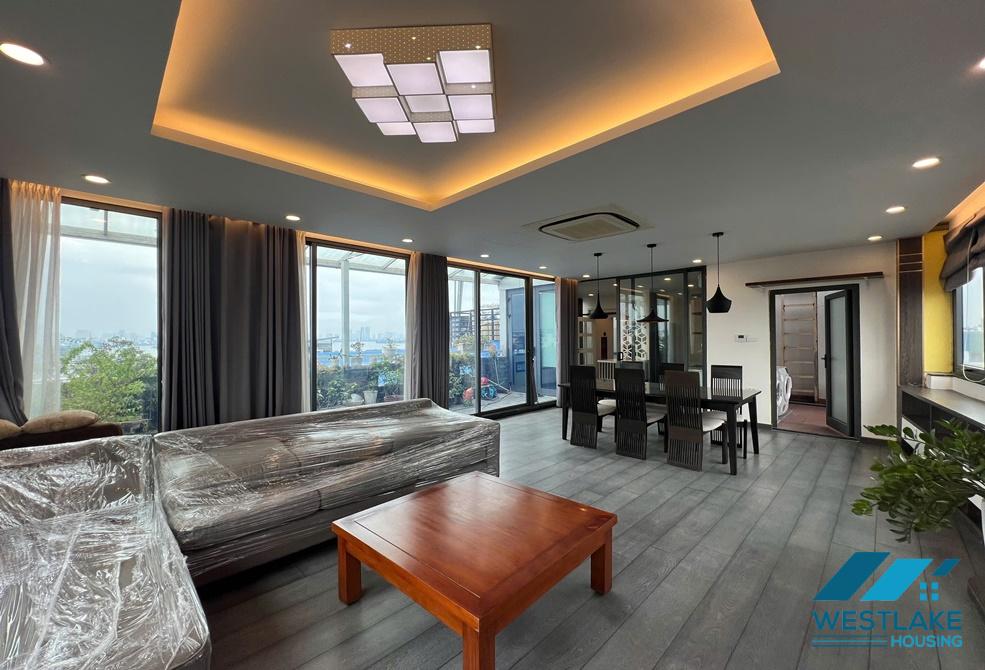 Cho thuê căn hộ 2 phòng ngủ view hồ tại khu vực Trúc Bạch