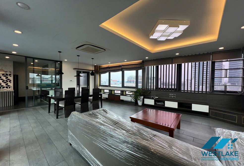 Cho thuê căn hộ 2 phòng ngủ view hồ tại khu vực Trúc Bạch