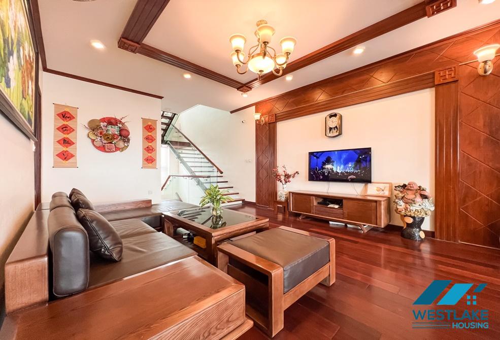 Cho thuê căn hộ Duplex tại khu Trúc Bạch, quận Ba Đình