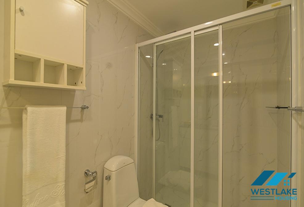 Lake view 3 bedrooms apartment for rent in Truc Bach area