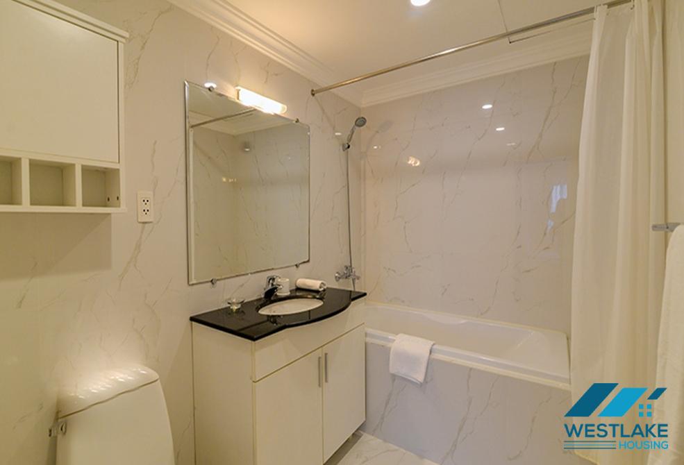 Lake view 3 bedrooms apartment for rent in Truc Bach area