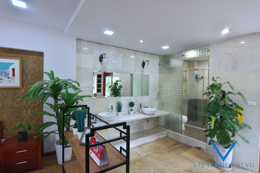Nhà Sân Vườn Cho Thuê Tại Đường Lạc Long Quân,quận Tây Hồ