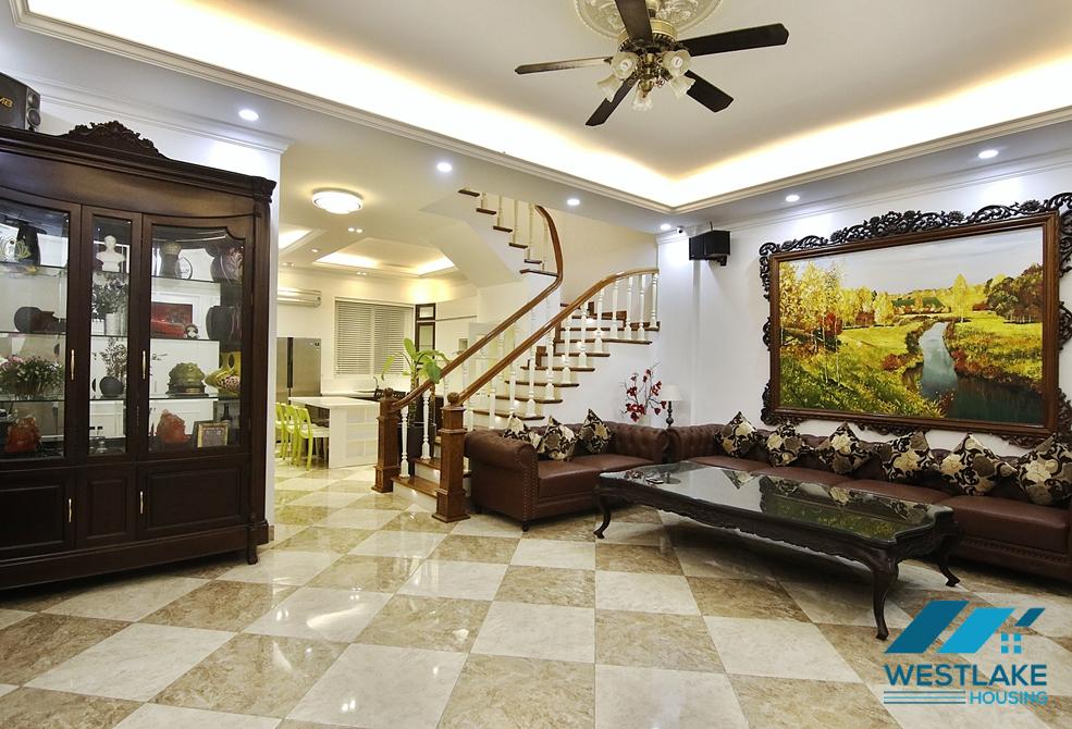 A shiny Vinhome Riverside villa in Long Bien for rent