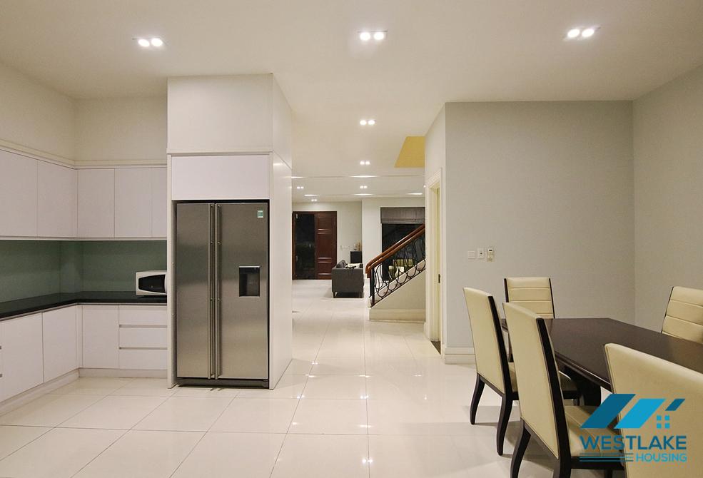 Beautiful corner villa with Garden for rent in Vinhomer Riverside - Long Bien