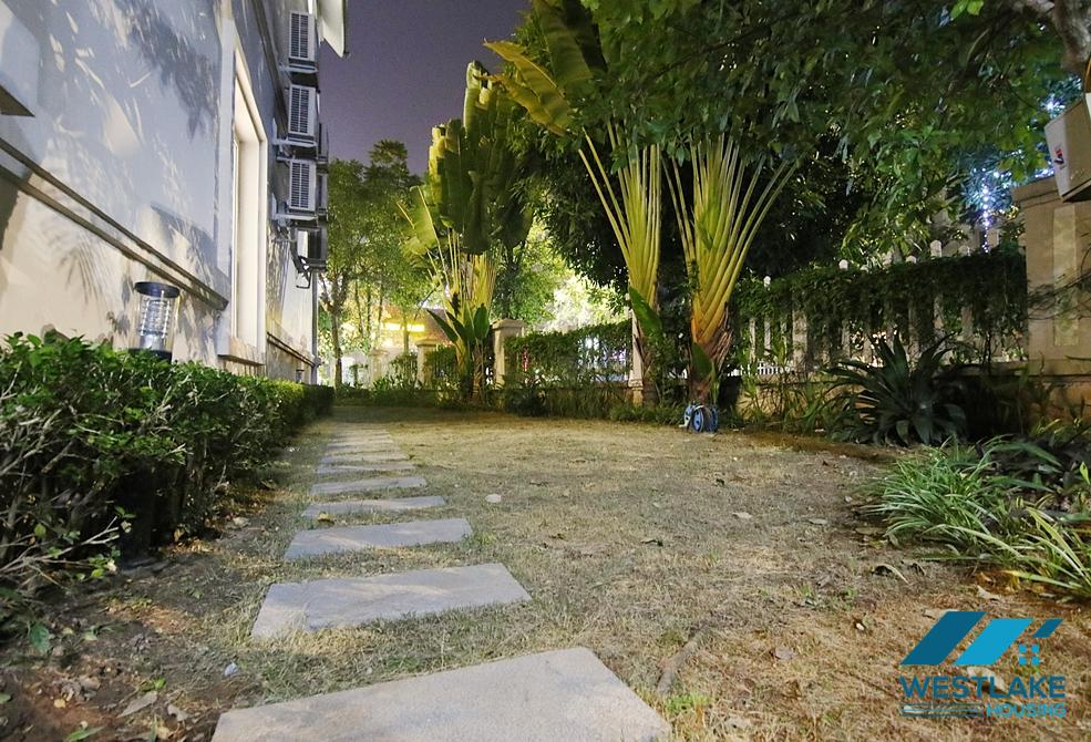 Beautiful corner villa with Garden for rent in Vinhomer Riverside - Long Bien
