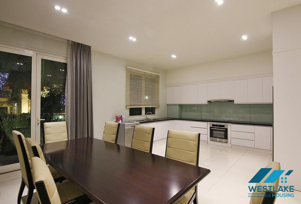 Biệt thự góc đẹp có sân vườn cho thuê tại Vinhomer Riverside - Long Biên