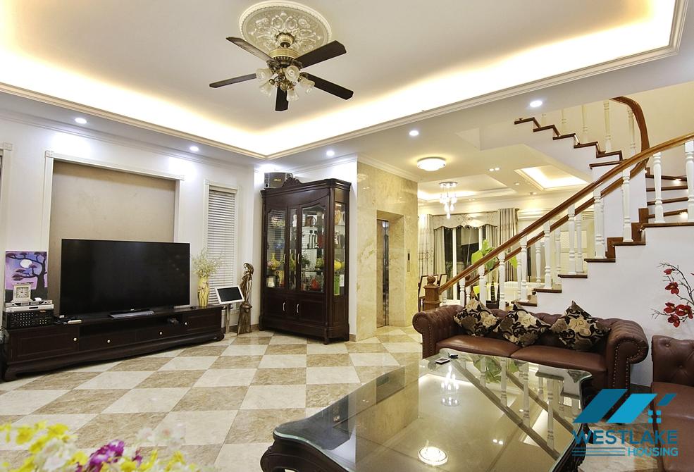 Cho thuê biệt thự Vinhome Riverside Long Biên sang trọng