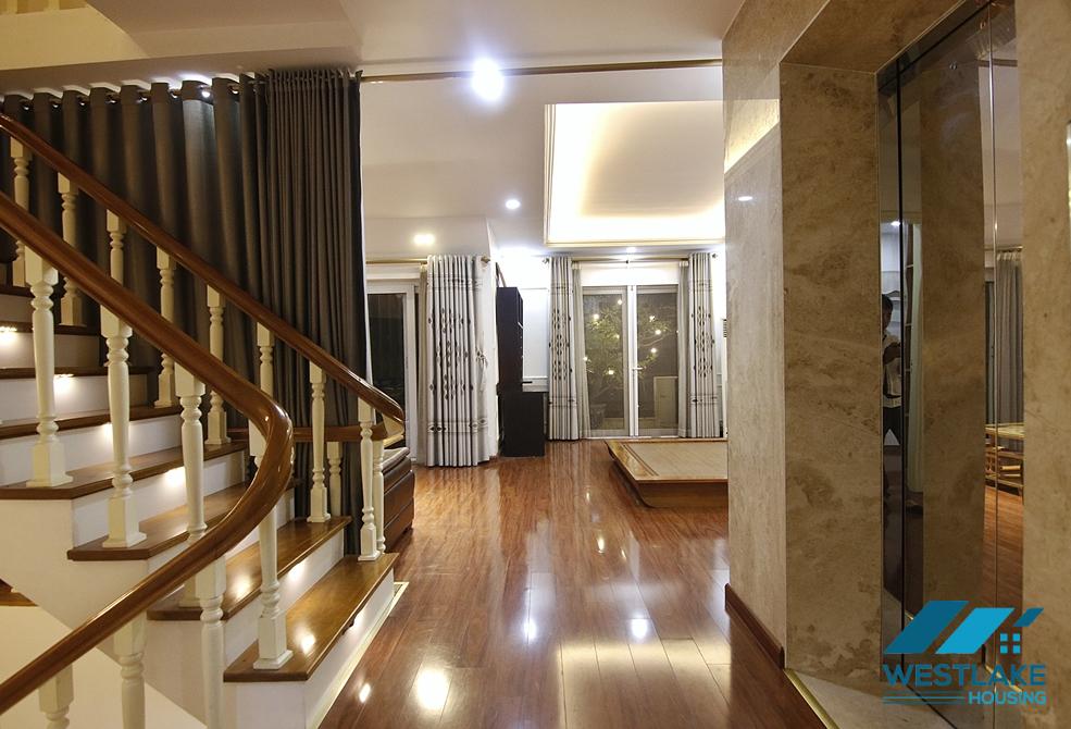 Cho thuê biệt thự Vinhome Riverside Long Biên sang trọng