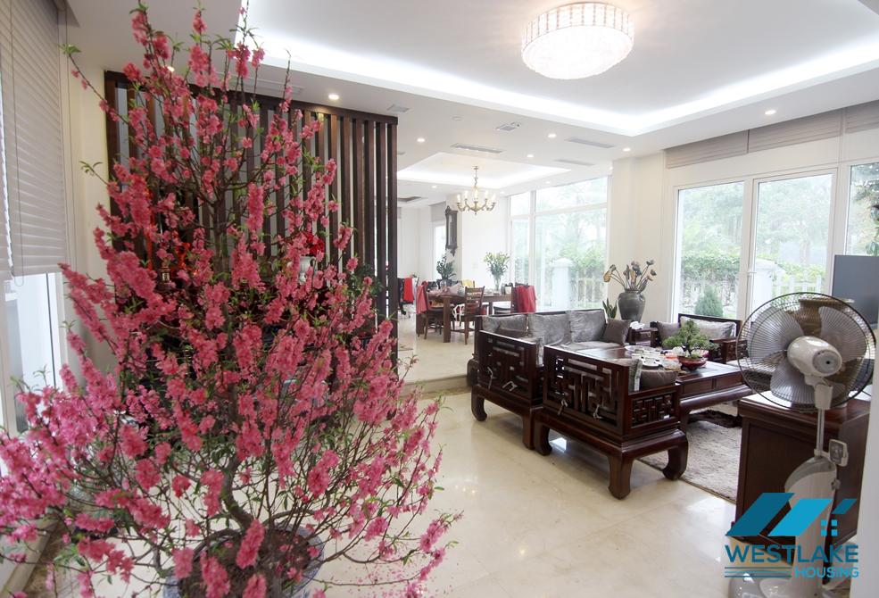 First rate villa for rent in Vinhomes riverside Long Bien