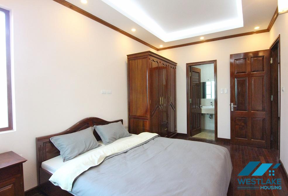 A lakeside 2 bedroom apartment for rent in Trich sai, Tay ho