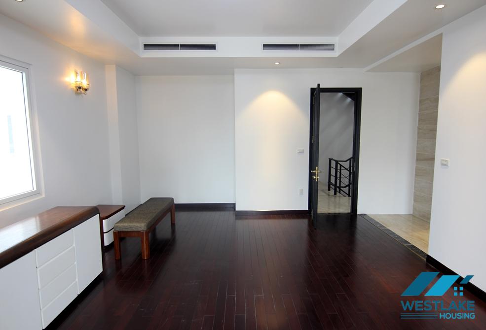 Biệt thự cho thuê tại khu Hoa Phượng Vinhomes Riverside Long Biên.