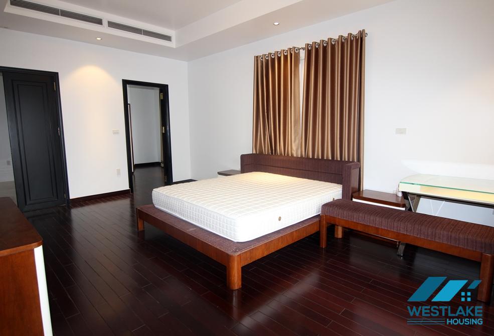 Biệt thự cho thuê tại khu Hoa Phượng Vinhomes Riverside Long Biên.