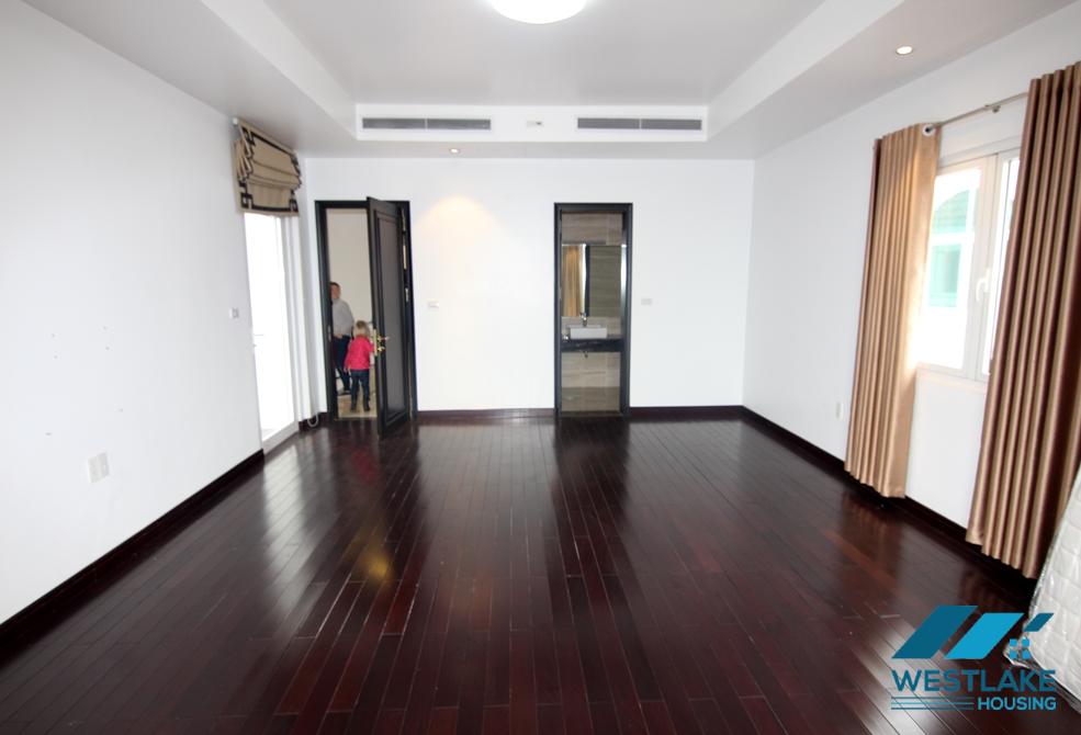 Biệt thự cho thuê tại khu Hoa Phượng Vinhomes Riverside Long Biên.