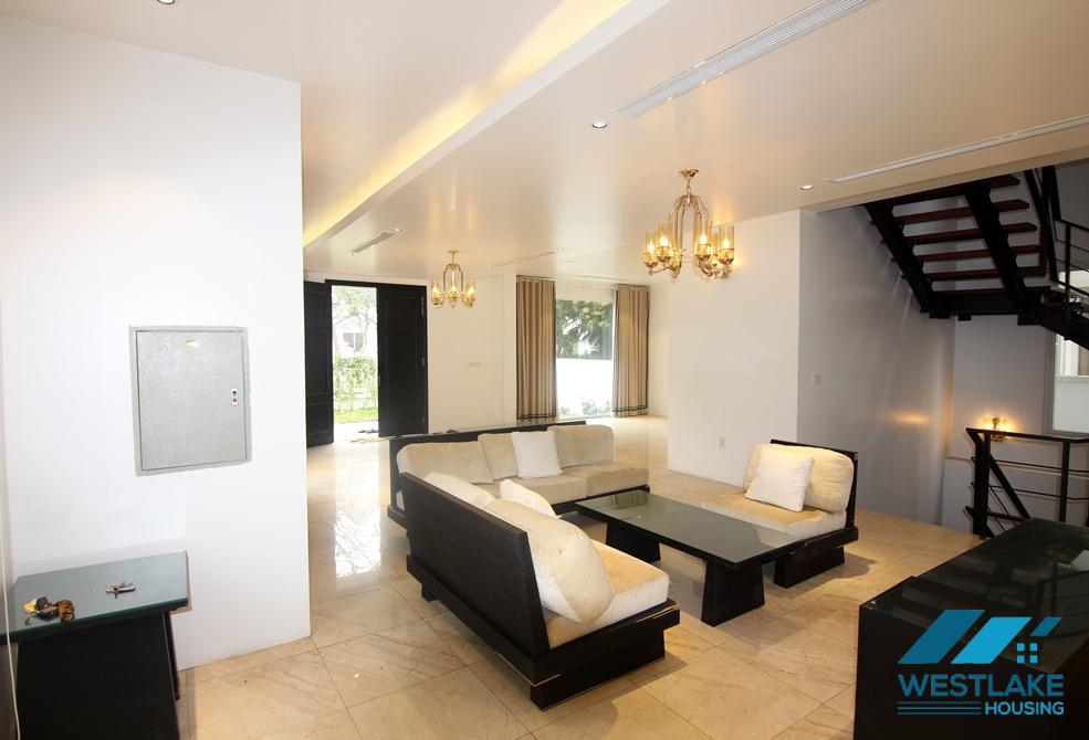 Biệt thự cho thuê tại khu Hoa Phượng Vinhomes Riverside Long Biên.
