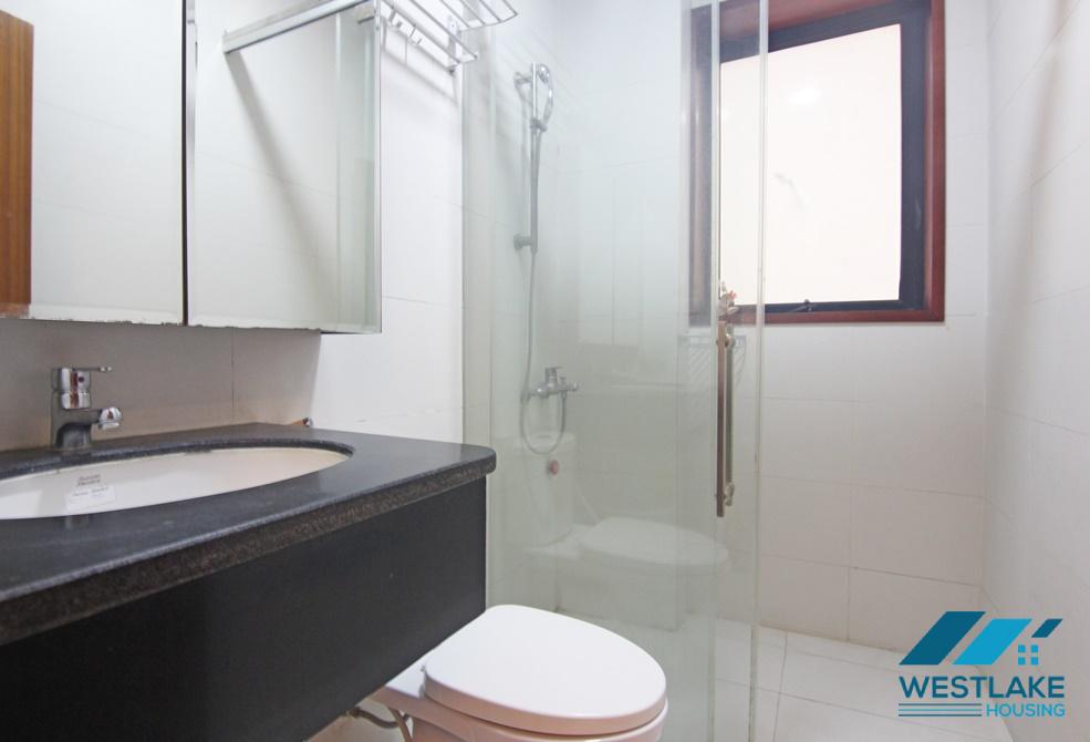 Cho Thuê Căn Hộ Wiew Hồ 2 Phòng Ngủ Và 1 Phòng Làm Việc Tại Phố Quảng Khánh, Quận Tây Hồ