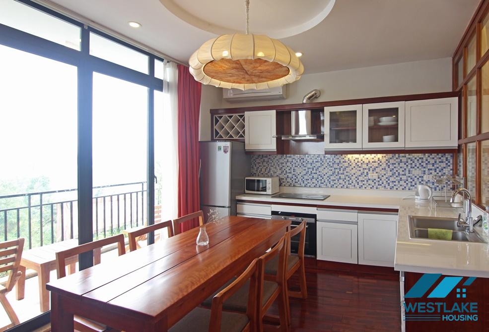 Cho Thuê Căn Hộ Wiew Hồ 2 Phòng Ngủ Và 1 Phòng Làm Việc Tại Phố Quảng Khánh, Quận Tây Hồ