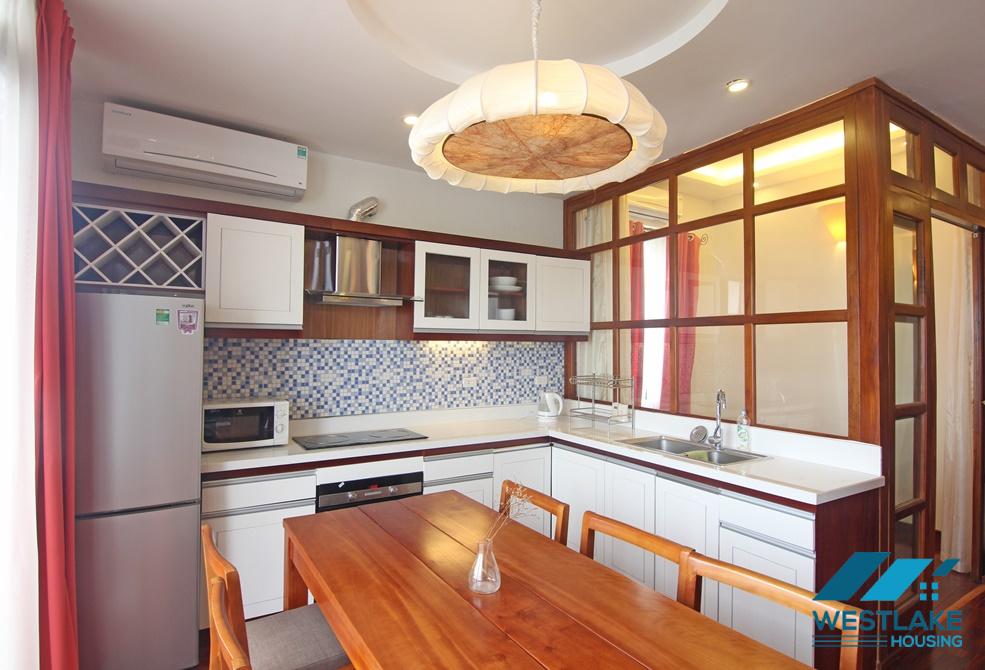 Cho Thuê Căn Hộ Wiew Hồ 2 Phòng Ngủ Và 1 Phòng Làm Việc Tại Phố Quảng Khánh, Quận Tây Hồ