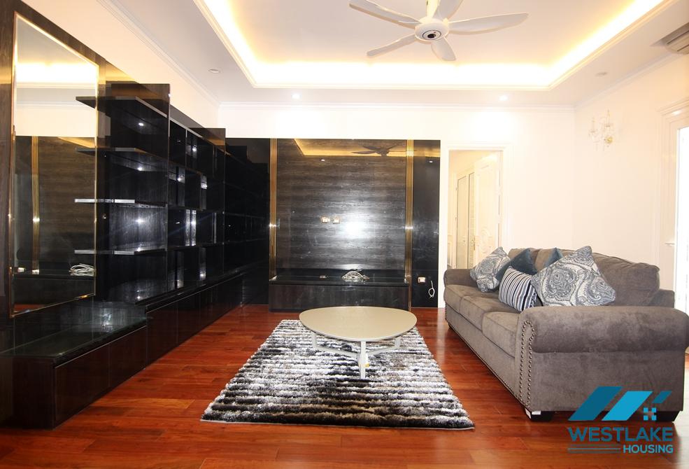 Biệt thự sang trọng cho thuê tại Vinhomes riverside Long Biên