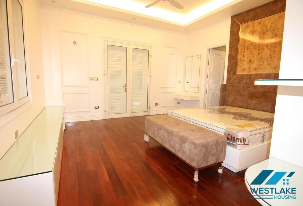 Biệt thự sang trọng cho thuê tại Vinhomes riverside Long Biên