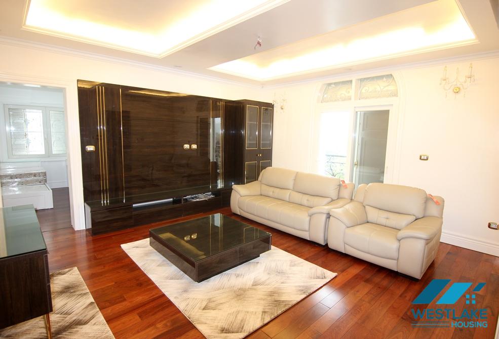 Biệt thự sang trọng cho thuê tại Vinhomes riverside Long Biên