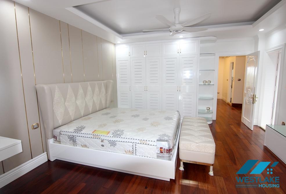 Biệt thự sang trọng cho thuê tại Vinhomes riverside Long Biên