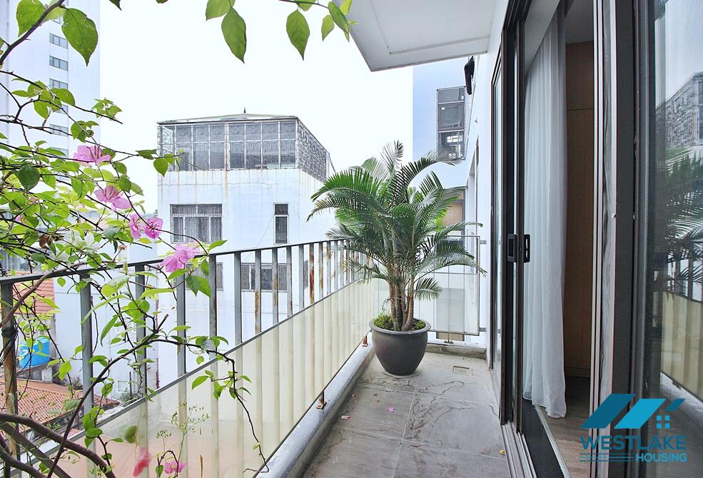 Cho Thuê Căn Hộ 2 Phòng Ngủ Hiện Đại, Sáng Thoáng Tại Khu Vực Tây Hồ, Hà Nội