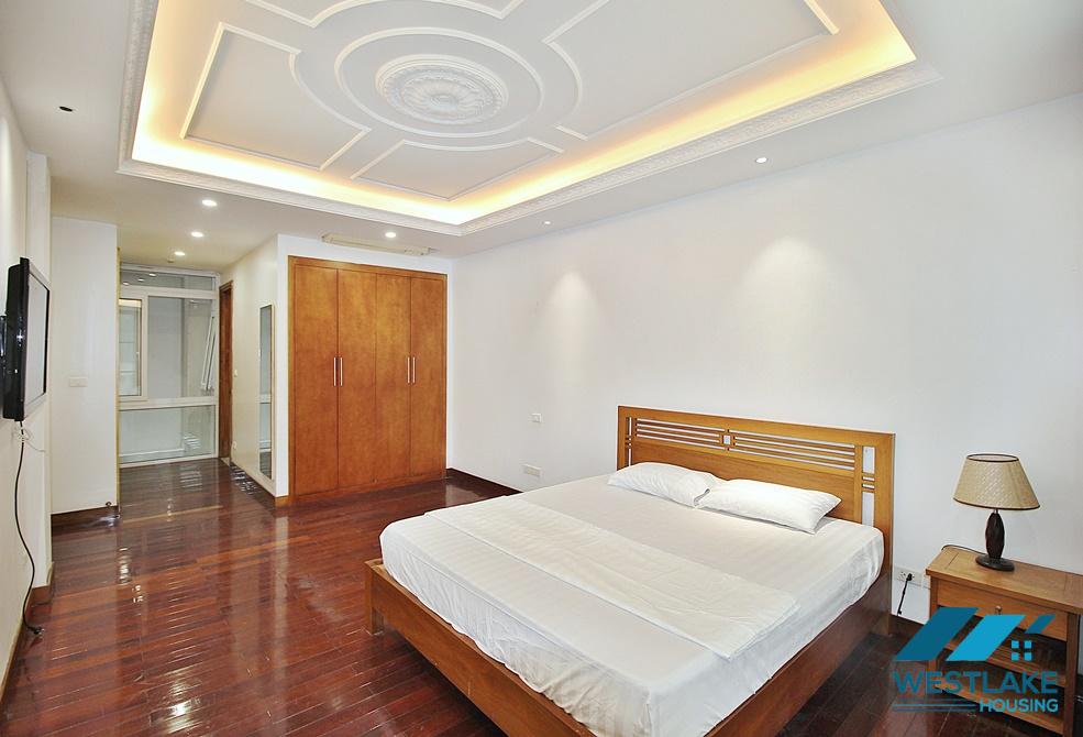 Large 02 bedrooms apartment for rent in Nhat Chieu st, Tay Ho District
