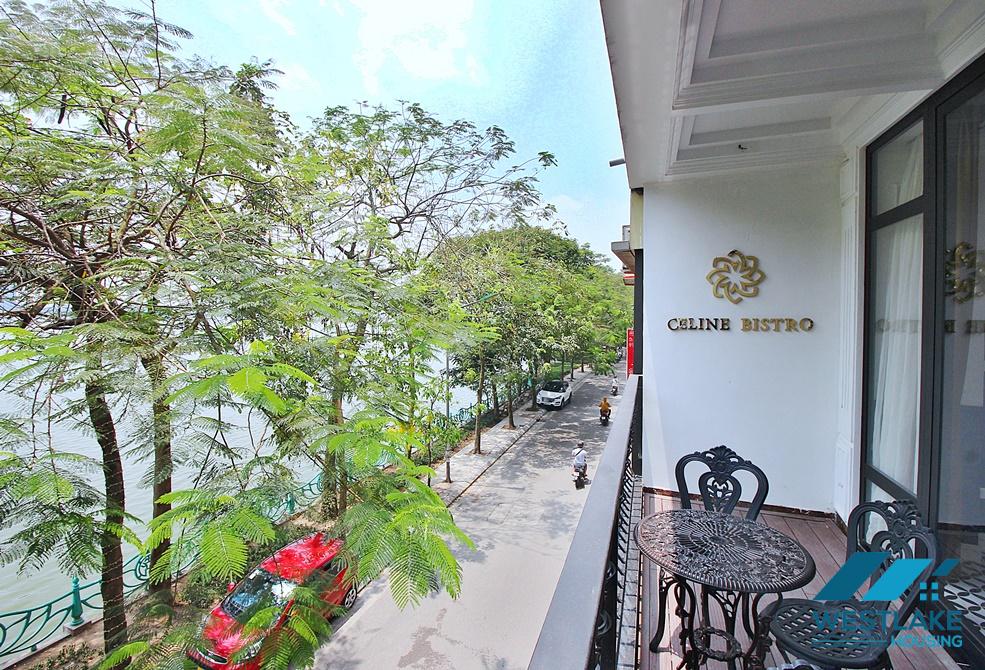 Large 02 bedrooms apartment for rent in Nhat Chieu st, Tay Ho District