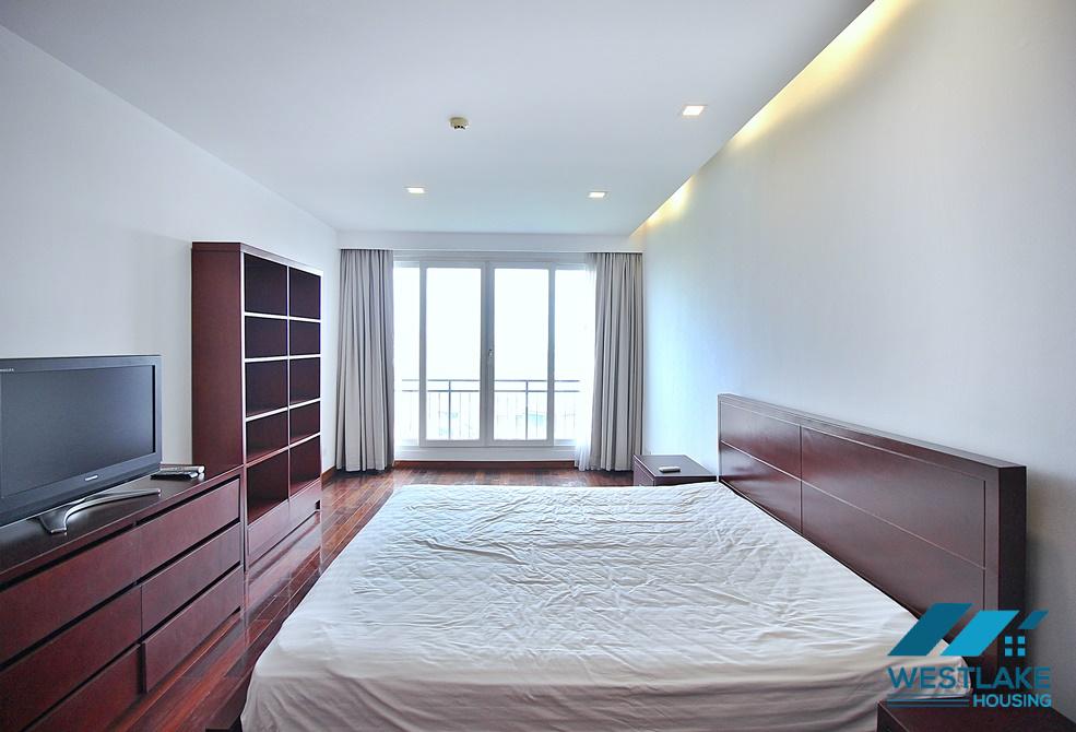 Stunning lake view 02 bedrooms apartment for rent on Xuan Dieu street, Tay Ho, Ha Noi