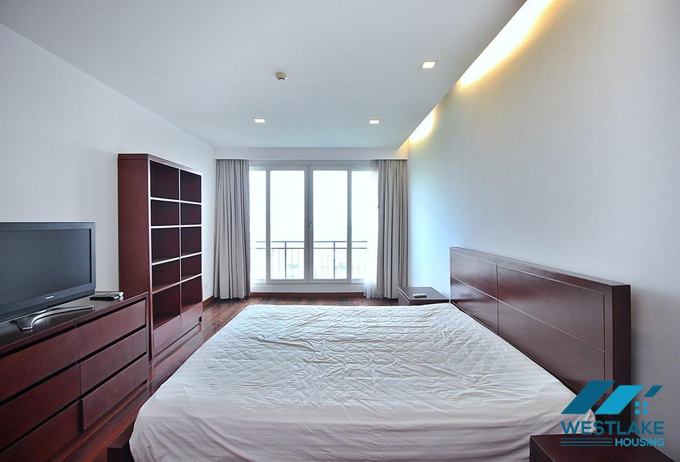 Stunning lake view 02 bedrooms apartment for rent on Xuan Dieu street, Tay Ho, Ha Noi