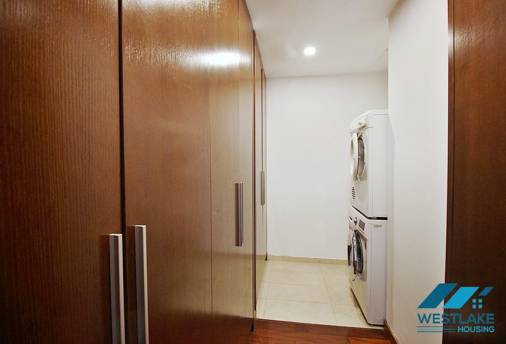 Stunning lake view 02 bedrooms apartment for rent on Xuan Dieu street, Tay Ho, Ha Noi