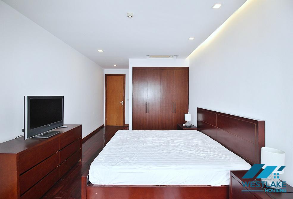 Stunning lake view 02 bedrooms apartment for rent on Xuan Dieu street, Tay Ho, Ha Noi