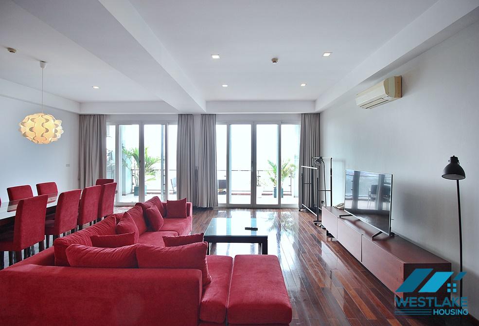 Stunning lake view 02 bedrooms apartment for rent on Xuan Dieu street, Tay Ho, Ha Noi