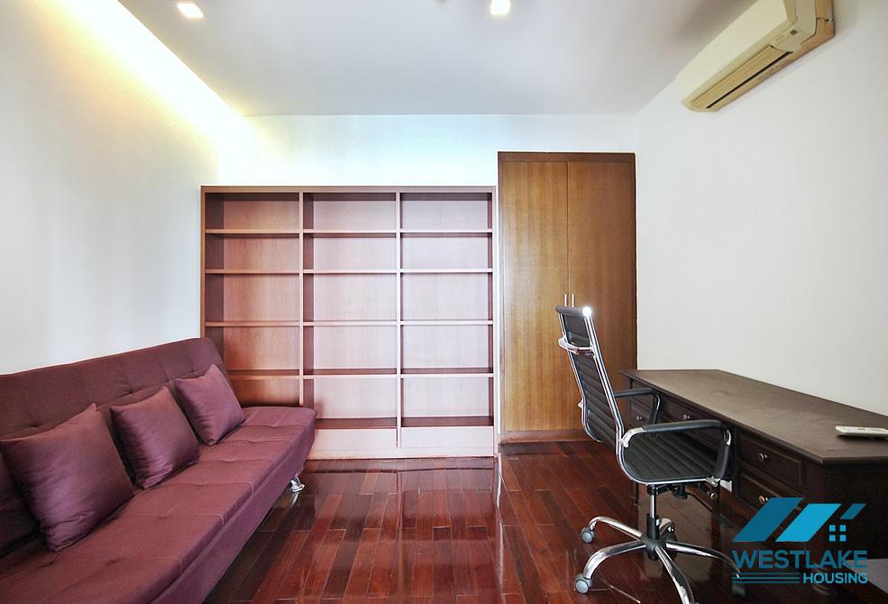 Stunning lake view 02 bedrooms apartment for rent on Xuan Dieu street, Tay Ho, Ha Noi