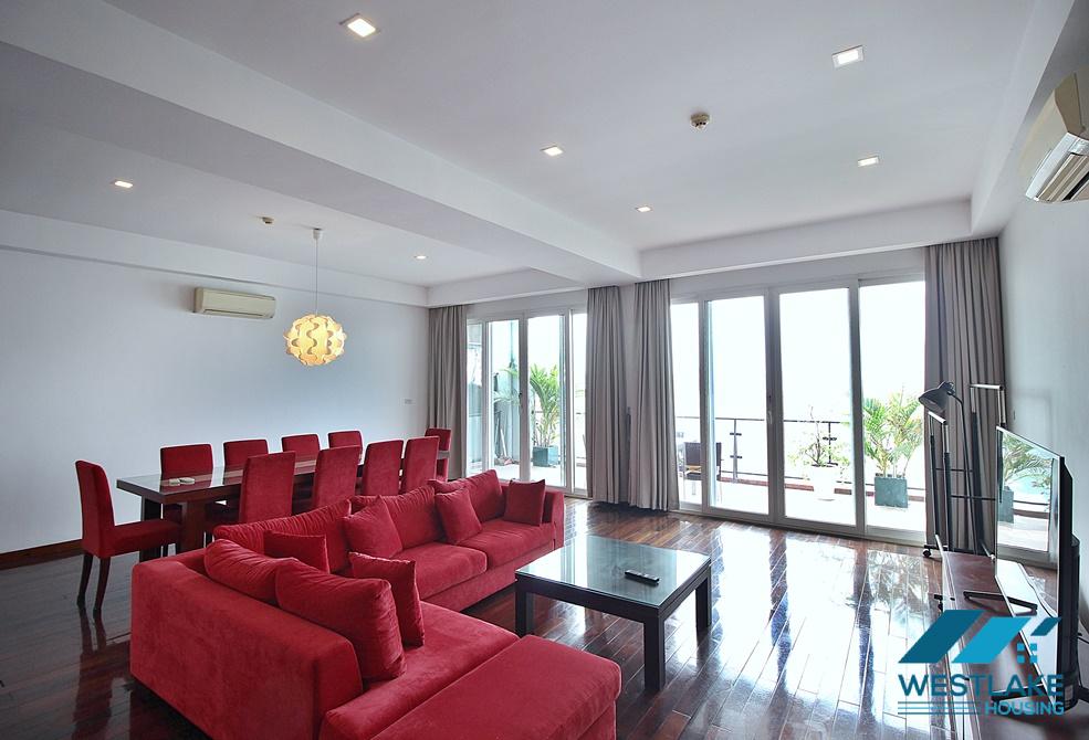 Stunning lake view 02 bedrooms apartment for rent on Xuan Dieu street, Tay Ho, Ha Noi