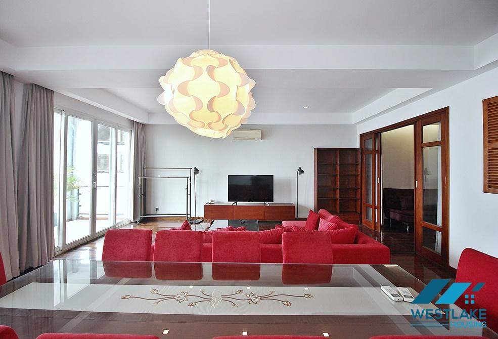 Stunning lake view 02 bedrooms apartment for rent on Xuan Dieu street, Tay Ho, Ha Noi