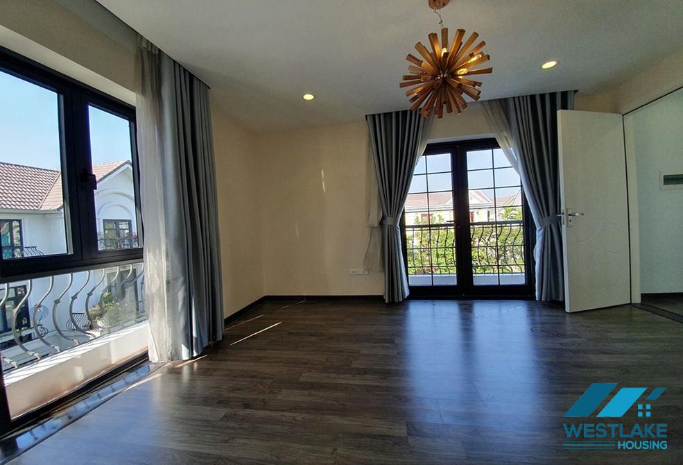 Biệt thự mới và hiện đại năm phòng ngủ cho thuê tại Vinhome Riverside Long Biên