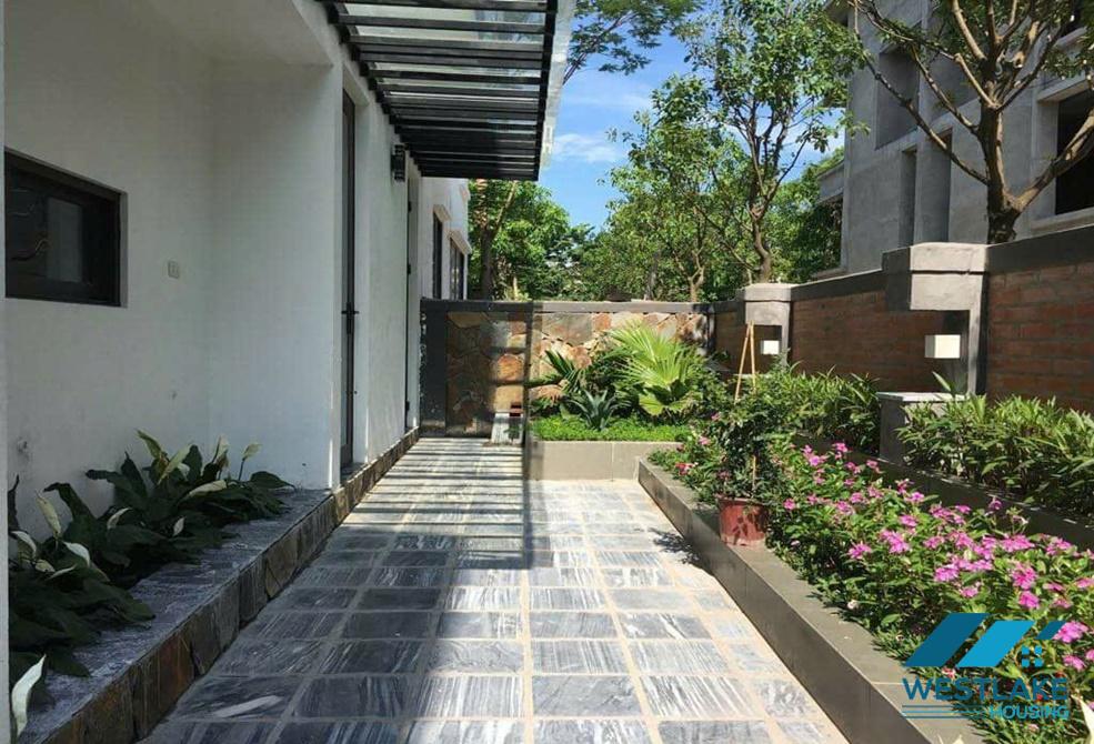 Biệt thự riêng sang trọng và thanh lịch 04 phòng ngủ gần hồ bơi cho thuê tại Ecopark. Biệt thự riêng sang trọng và thanh lịch 04 phòng ngủ gần hồ bơi cho thuê tại Ecopark.