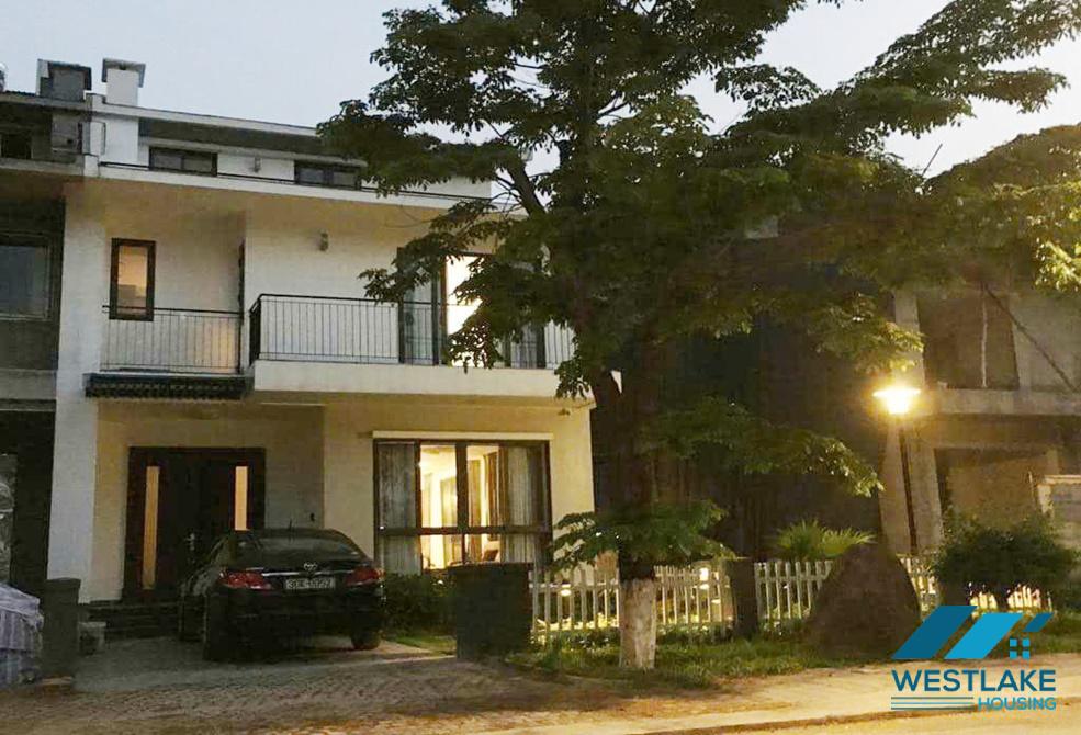 Biệt thự riêng sang trọng và thanh lịch 04 phòng ngủ gần hồ bơi cho thuê tại Ecopark.
