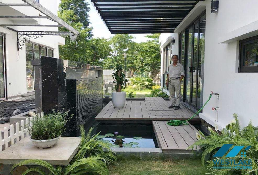 Biệt thự riêng sang trọng và thanh lịch 04 phòng ngủ gần hồ bơi cho thuê tại Ecopark. Biệt thự riêng sang trọng và thanh lịch 04 phòng ngủ gần hồ bơi cho thuê tại Ecopark.