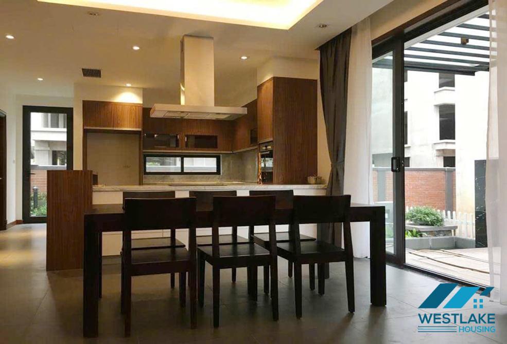 Biệt thự riêng sang trọng và thanh lịch 04 phòng ngủ gần hồ bơi cho thuê tại Ecopark. Biệt thự riêng sang trọng và thanh lịch 04 phòng ngủ gần hồ bơi cho thuê tại Ecopark.