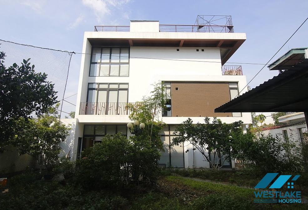 Nhà đẹp có sân vườn cho thuê tại khu vực Long Biên
