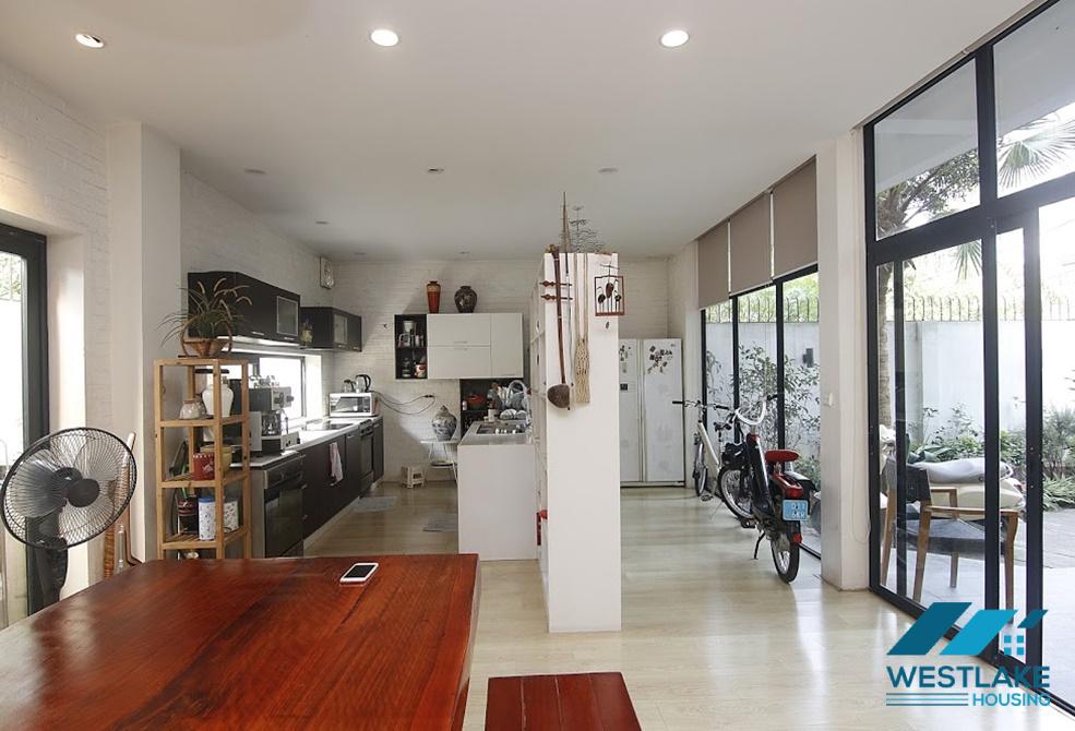 Nhà đẹp có sân vườn cho thuê tại khu vực Long Biên