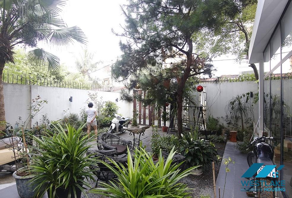 Nhà đẹp có sân vườn cho thuê tại khu vực Long Biên