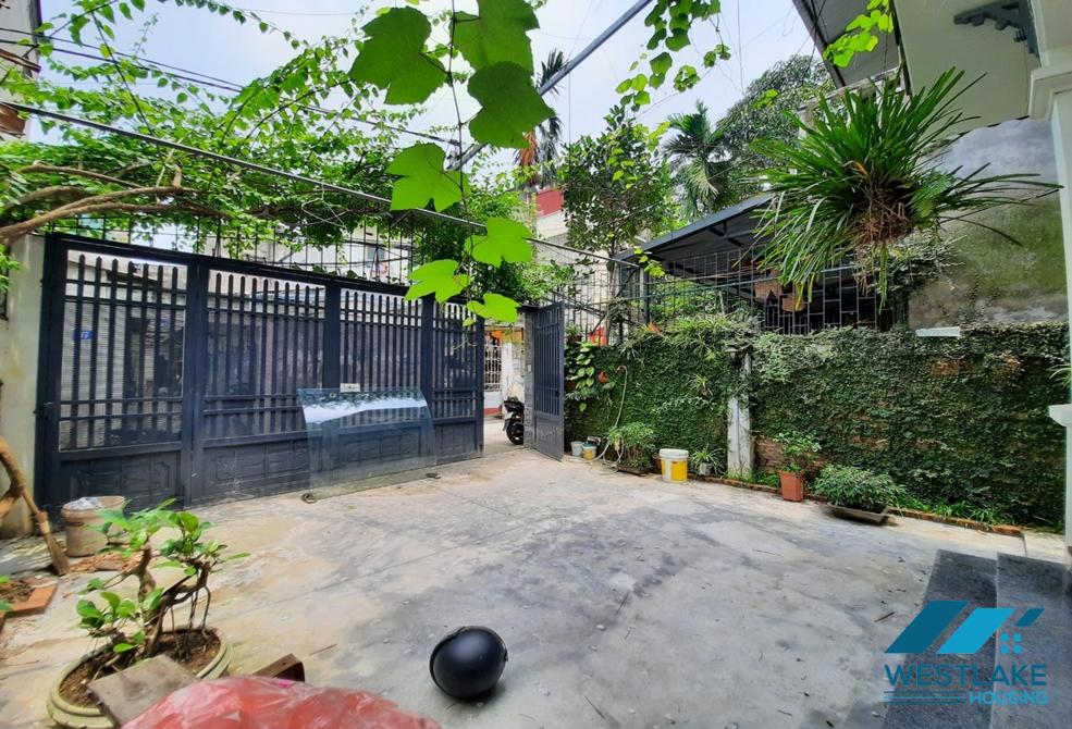 A little house with small garden for rent in Long Bien district