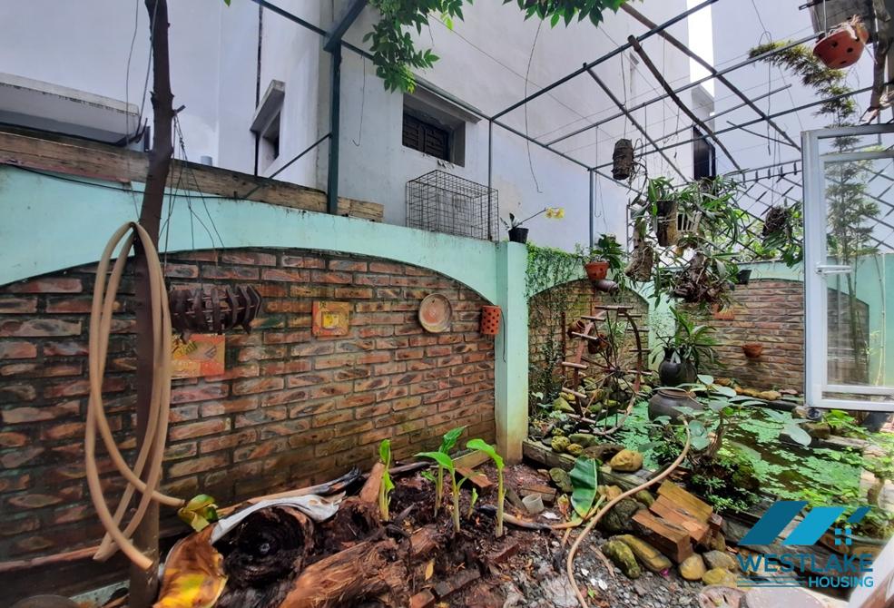 A little house with small garden for rent in Long Bien district