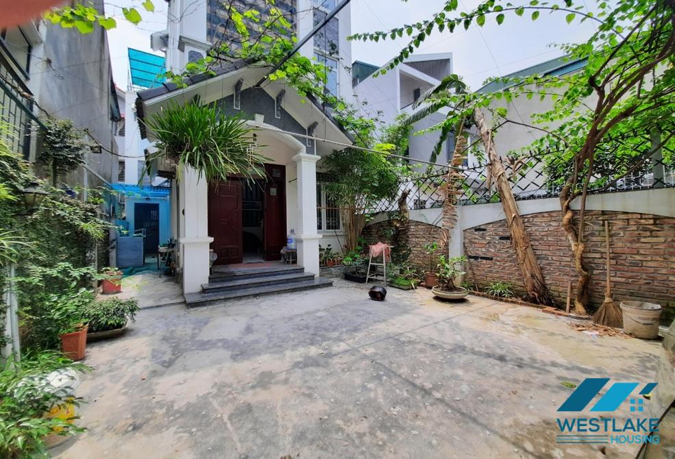 A little house with small garden for rent in Long Bien district