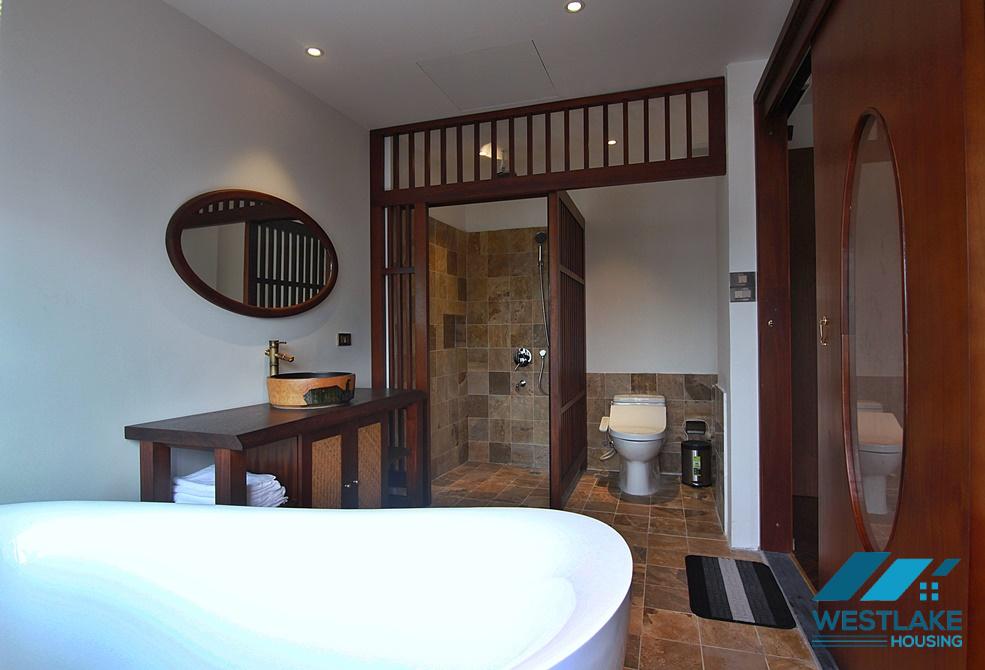 Căn Hộ 2 Phòng Ngủ Mới View Hồ Tuyệt Đẹp Cho Thuê Tại Đặng Thai Mai, Tây Hồ