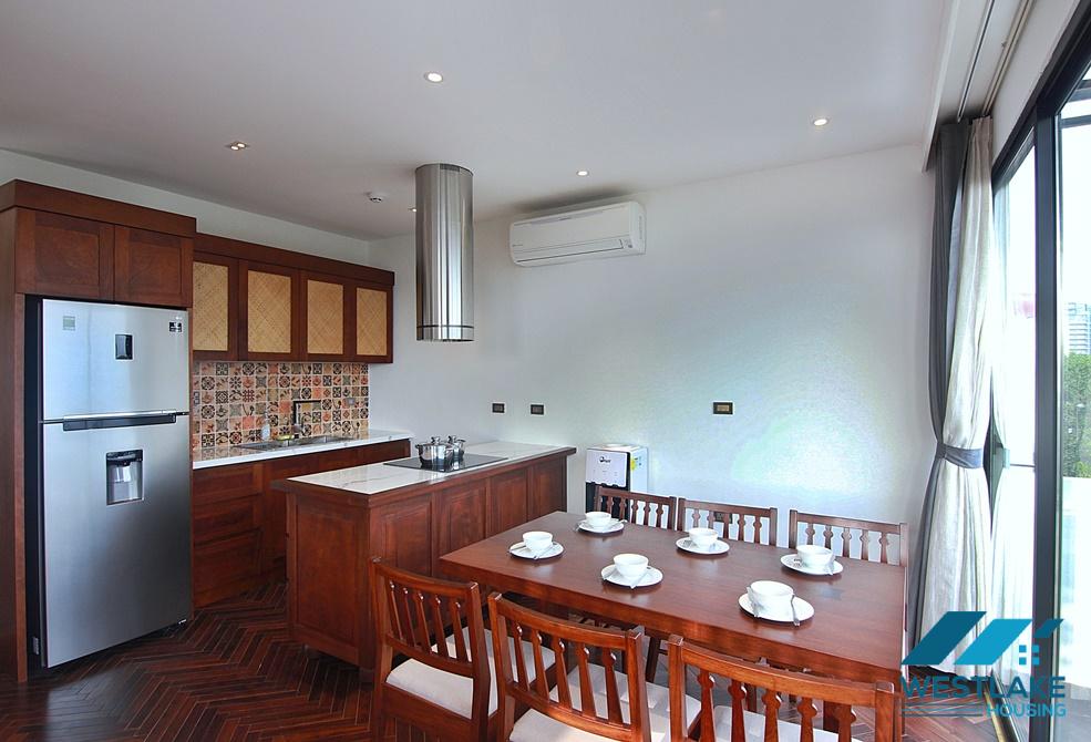 Căn Hộ 2 Phòng Ngủ Mới View Hồ Tuyệt Đẹp Cho Thuê Tại Đặng Thai Mai, Tây Hồ
