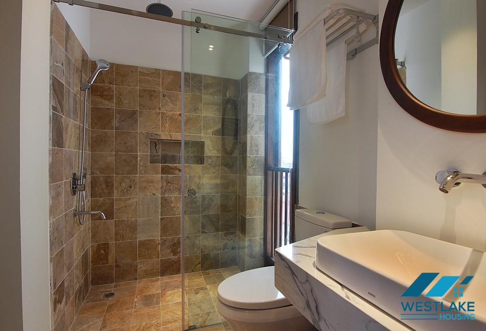 Căn Hộ 2 Phòng Ngủ Mới View Hồ Tuyệt Đẹp Cho Thuê Tại Đặng Thai Mai, Tây Hồ